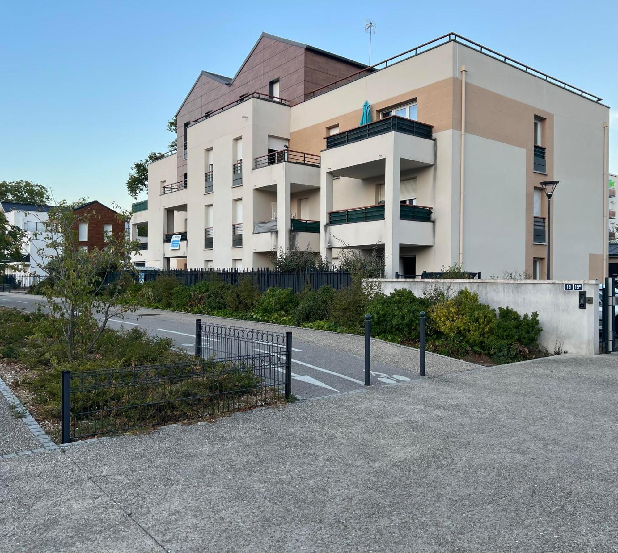 Appartement Rez De Chaussee Avec Parking Prive 올리언스 외부 사진