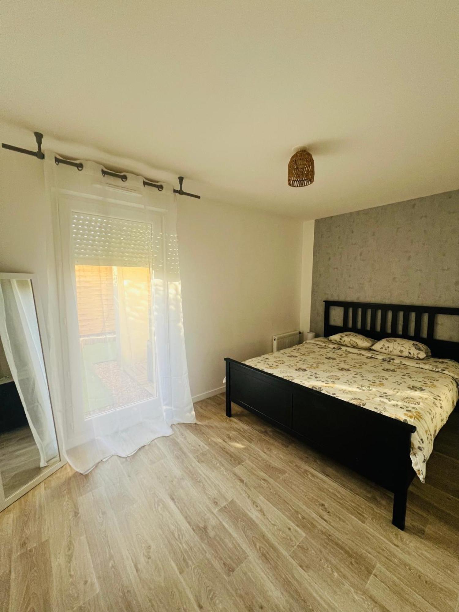 Appartement Rez De Chaussee Avec Parking Prive 올리언스 외부 사진