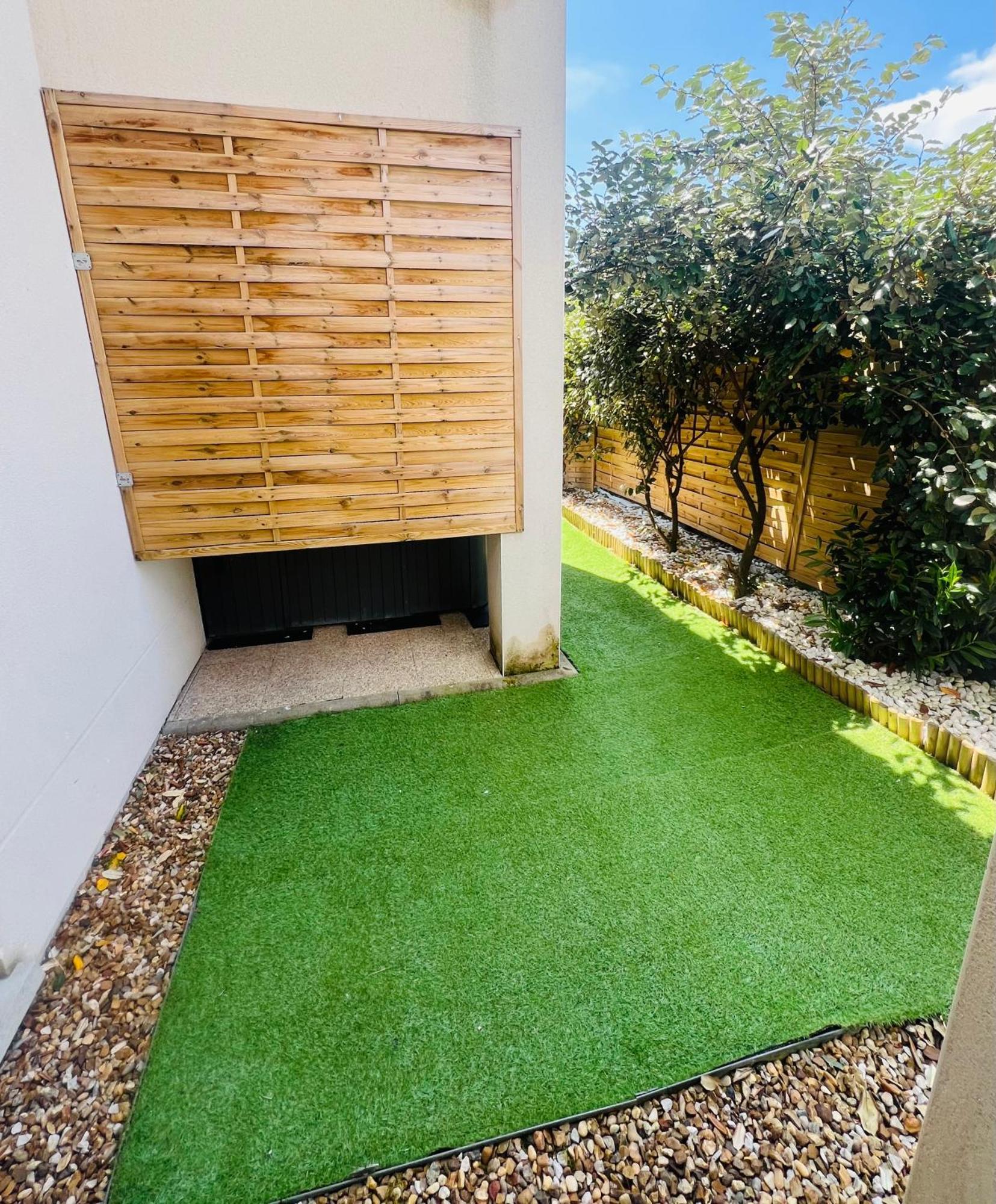 Appartement Rez De Chaussee Avec Parking Prive 올리언스 외부 사진