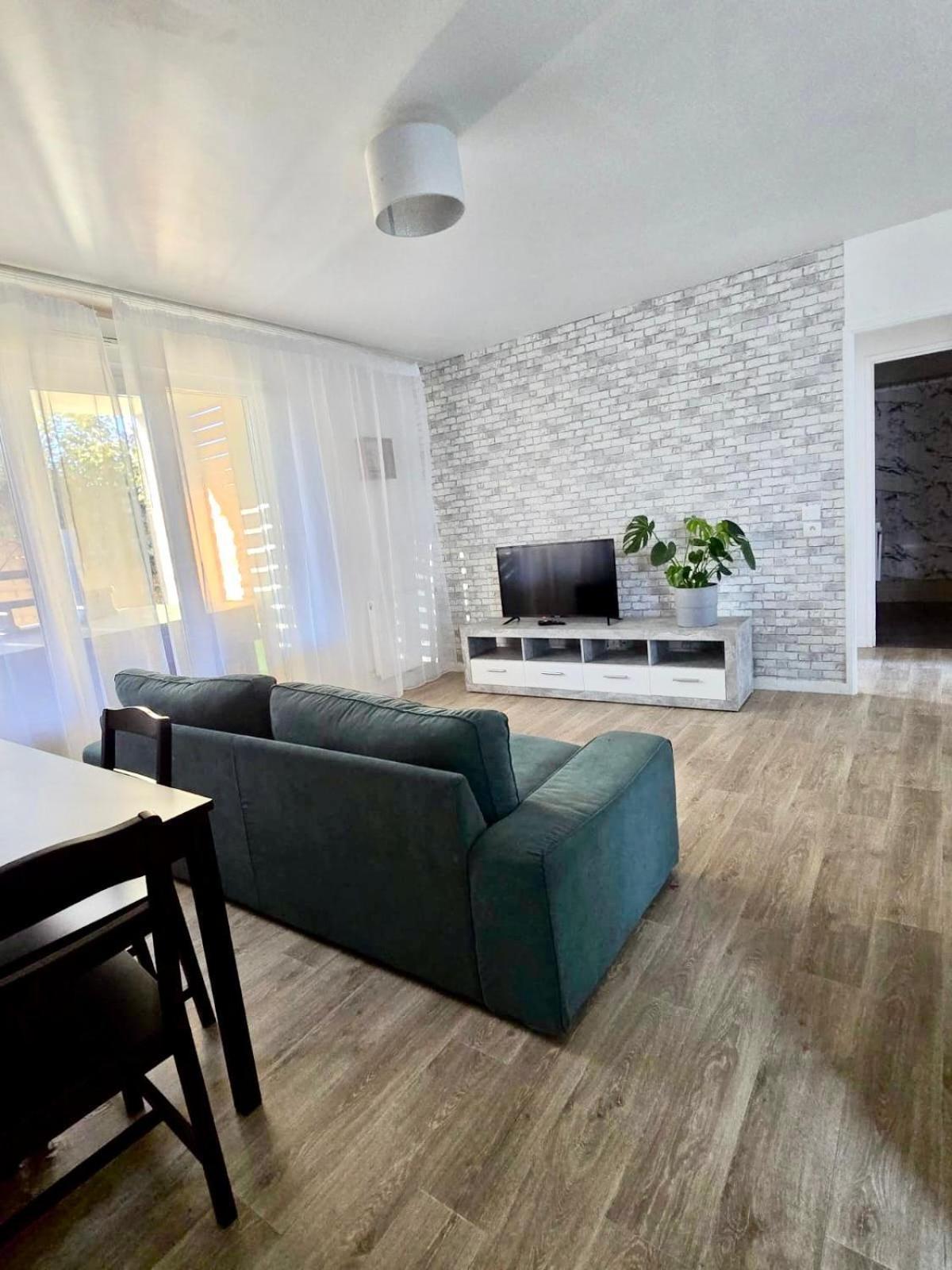 Appartement Rez De Chaussee Avec Parking Prive 올리언스 외부 사진